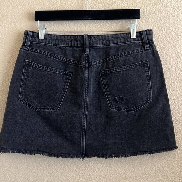 We the Free Women’s Size 31 Black Wash Distressed A Line Denim Frayed Mini Skirt - Picture 4 of 11